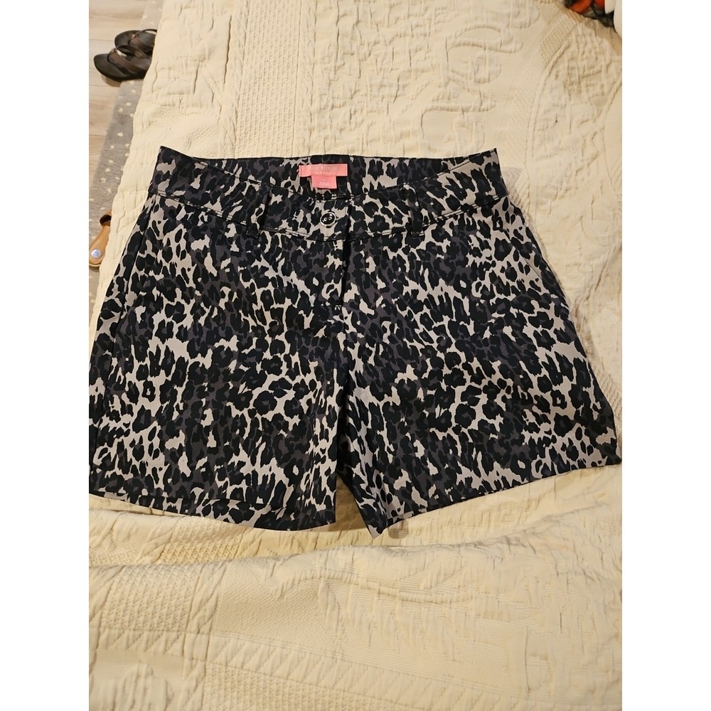 Isaac Mizrahi New York Women's‎ Tailored Shorts Size 4 Animal Print Stretchy